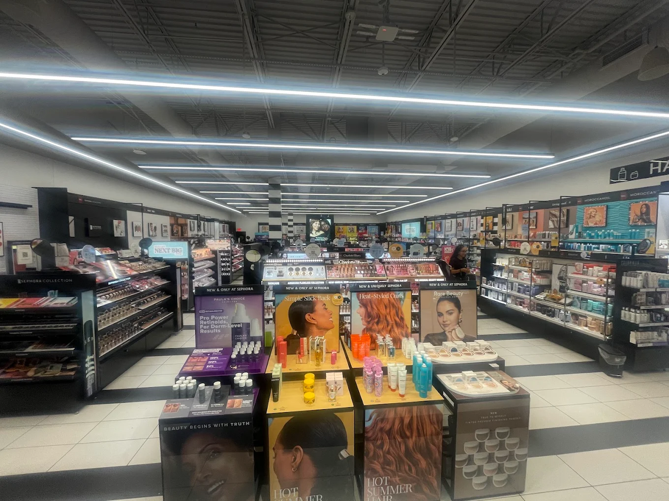 Retail interior lighting fit-out