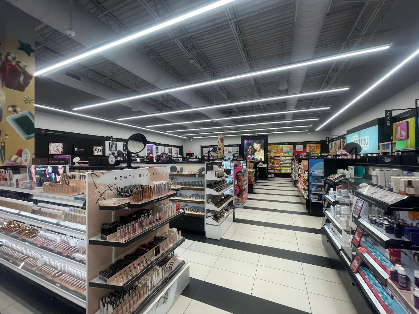 Retail sales floor lighting